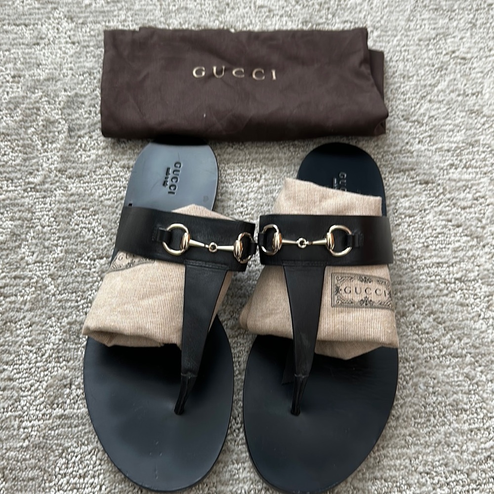 Gucci size 41 women’s sandals black with silver Gucci strap